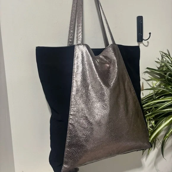 ❤️Jimmy Choo Parfum Metallic Croc Tote - Picture 4 of 8